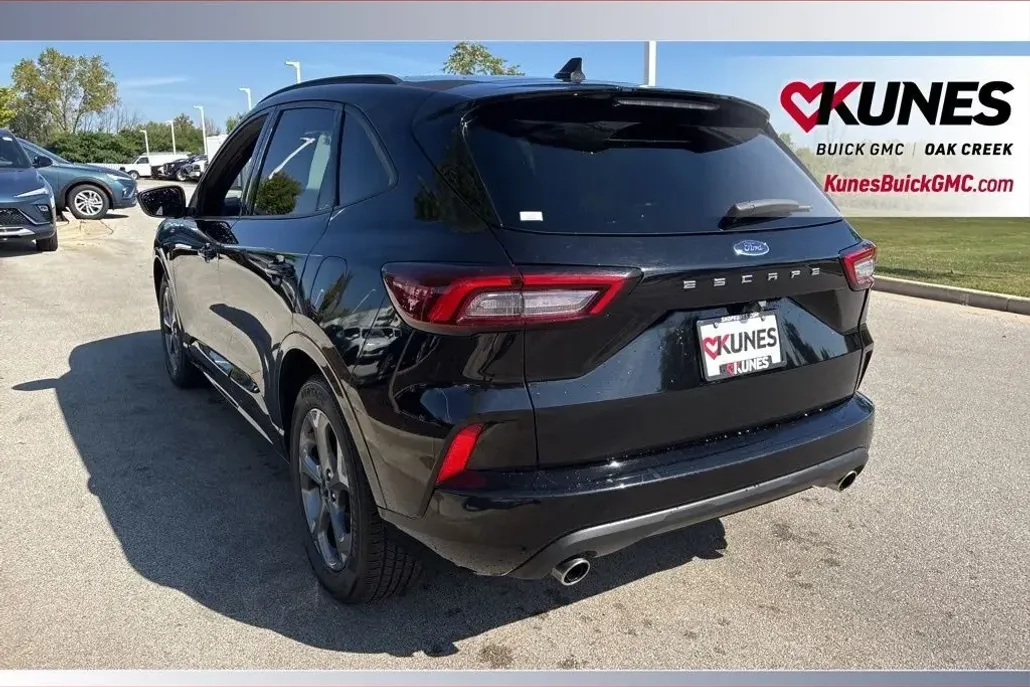 2024 Ford Escape ST-Line photo 1