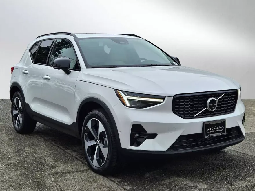 2025 Volvo XC40 Plus photo 1