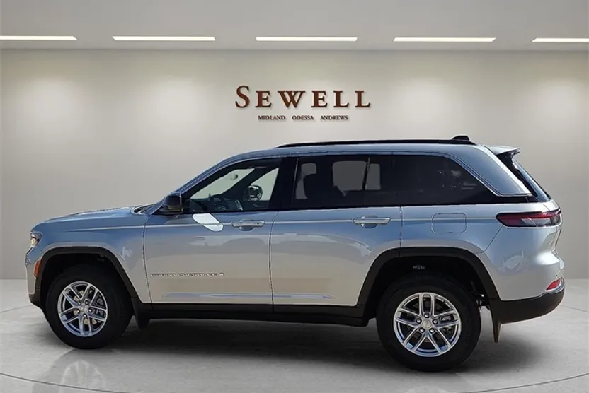 2025 Jeep Grand Cherokee Laredo X photo 1
