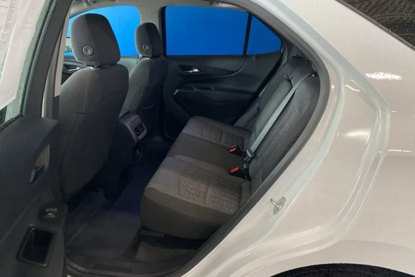 2024 Chevrolet Equinox LT photo 1