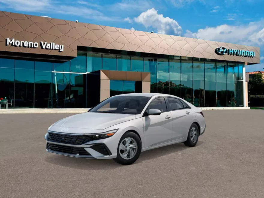2025 Hyundai Elantra SE photo 1