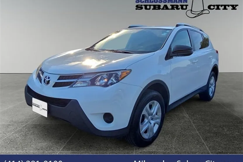 2015 Toyota RAV4 LE photo 1
