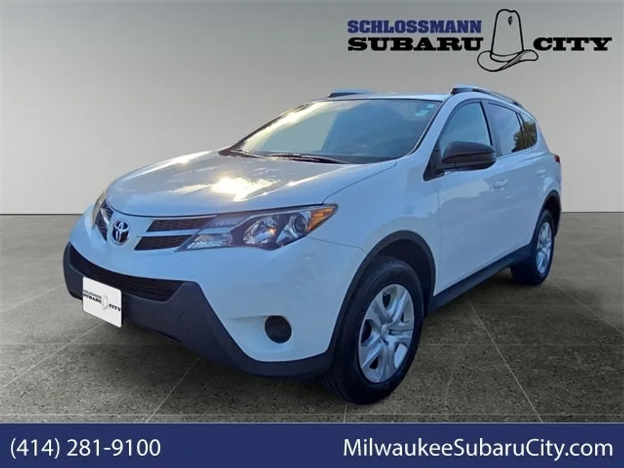 2015 Toyota RAV4 LE photo 1