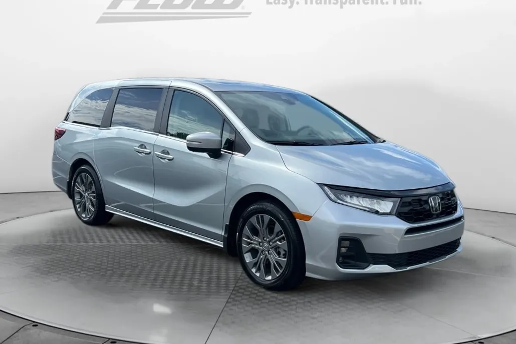 2025 Honda Odyssey Touring photo 1