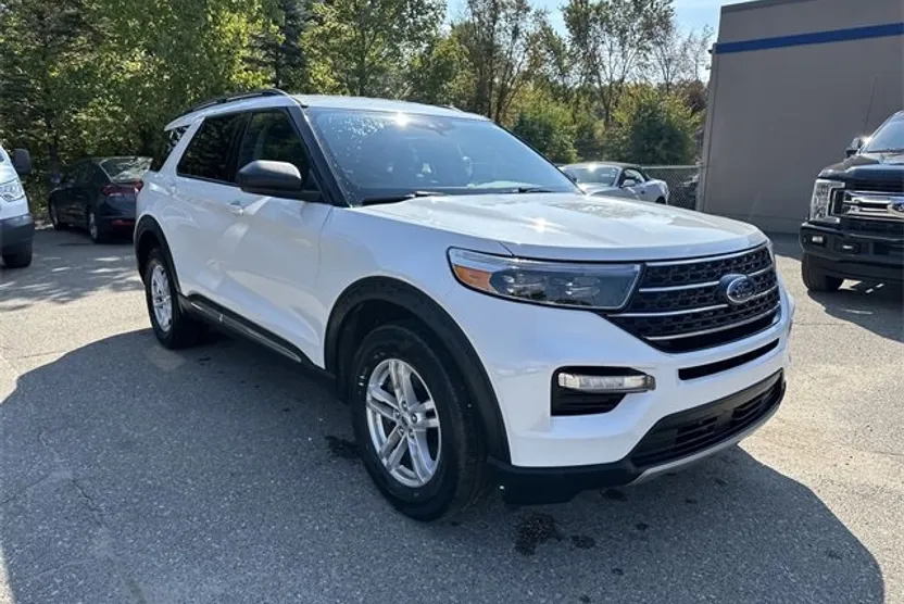 2023 Ford Explorer XLT photo 1