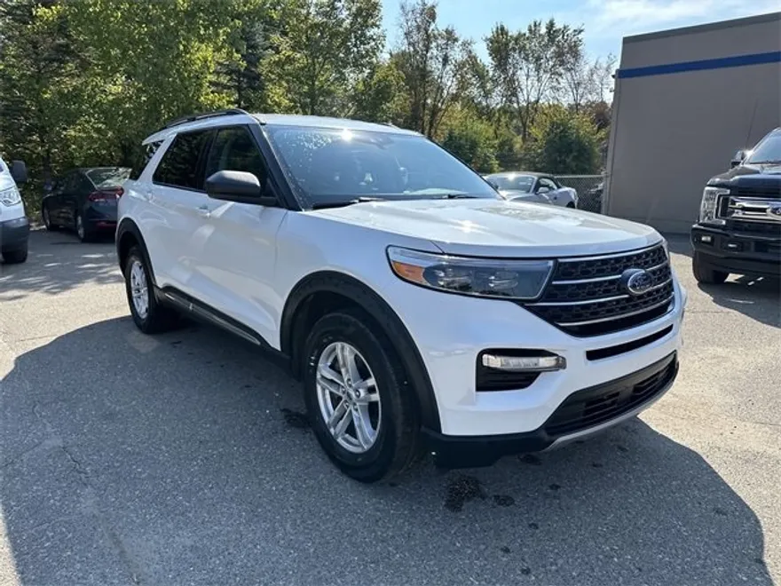 2023 Ford Explorer XLT photo 1