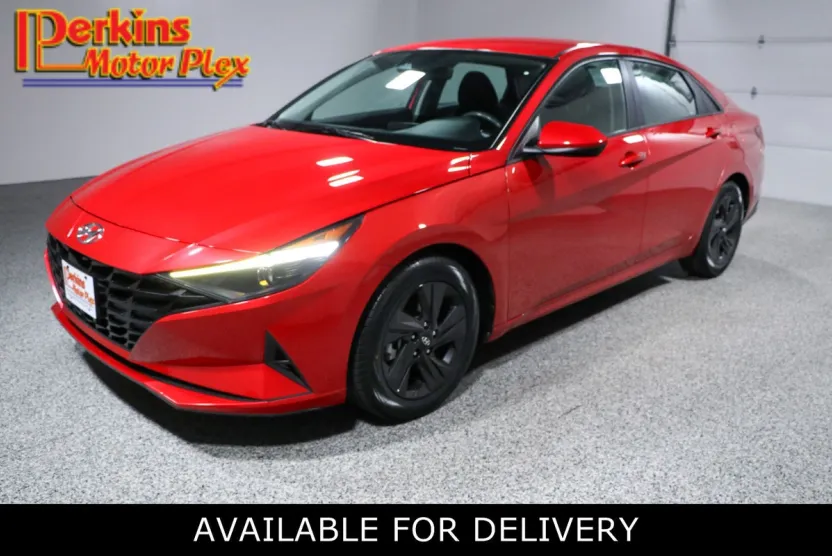 2022 Hyundai Elantra SEL photo 1
