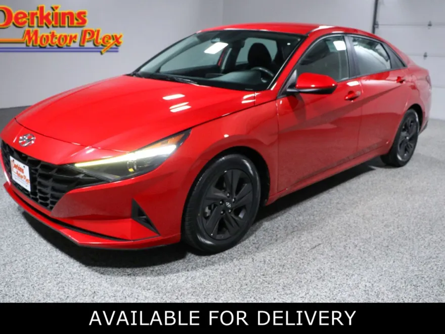 2022 Hyundai Elantra SEL photo 1
