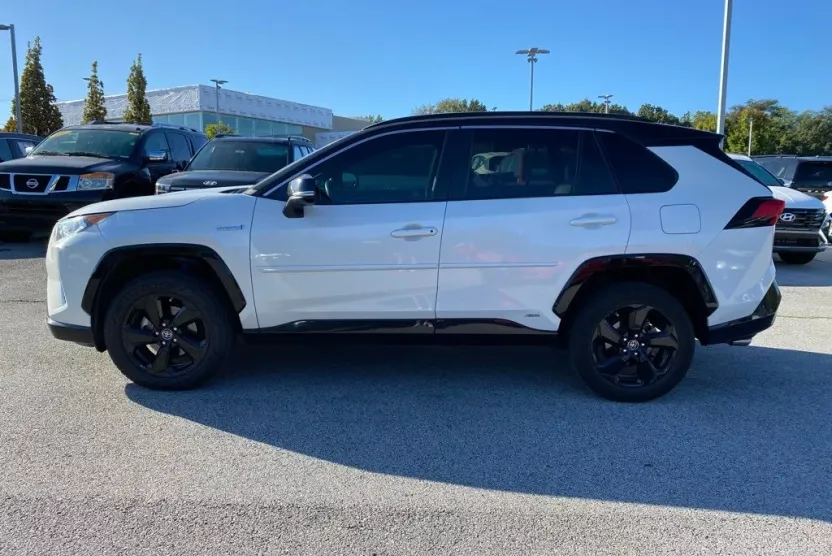 2019 Toyota RAV4 Hybrid XSE photo 1