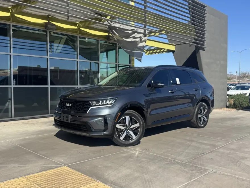 2022 Kia Sorento S photo 1