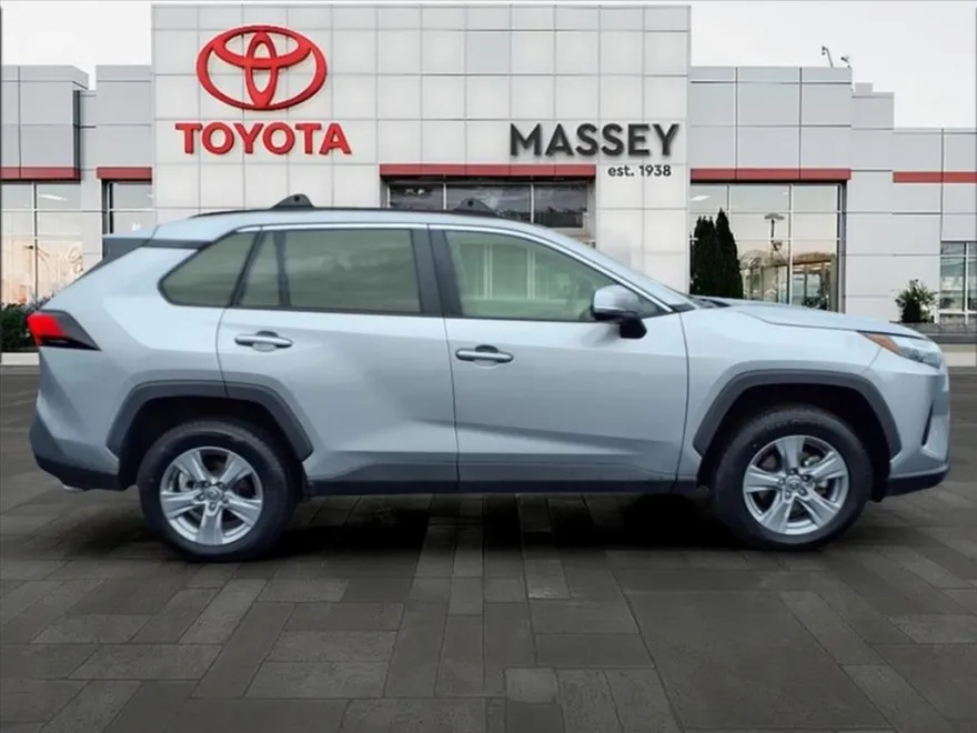 2022 Toyota RAV4 XLE photo 1