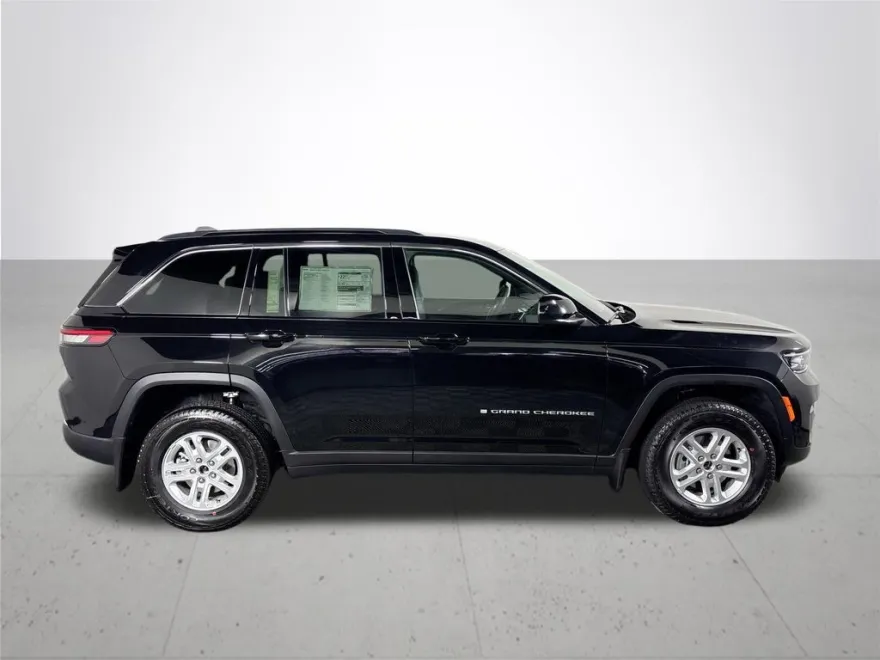 2025 Jeep Grand Cherokee Laredo photo 1