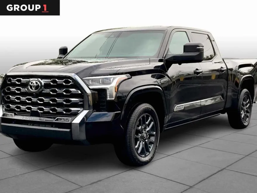 2025 Toyota Tundra Platinum CrewMax photo 1
