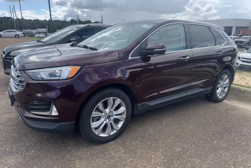 2021 Ford Edge Titanium photo 1