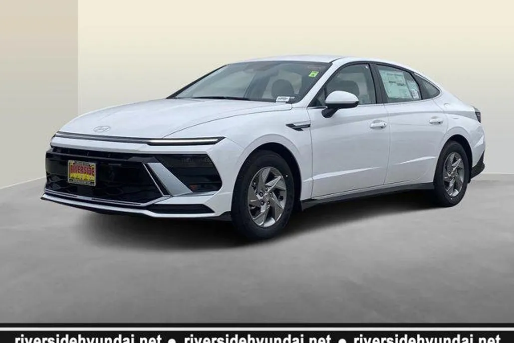 2025 Hyundai Sonata SE photo 1