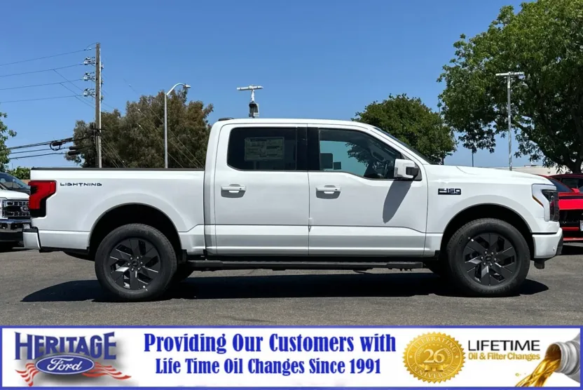 2025 Ford F-150 Lightning Lariat photo 1