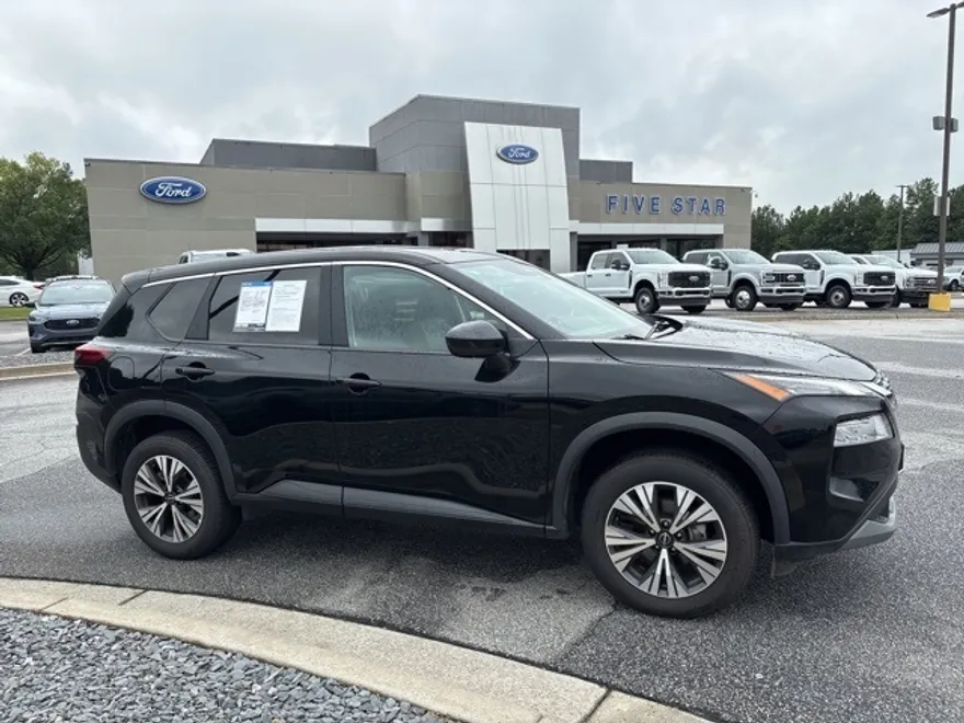 2023 Nissan Rogue SV photo 1