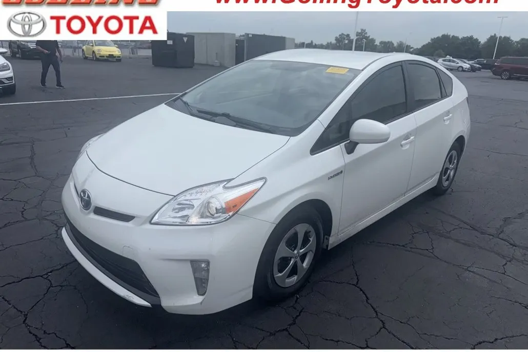 2015 Toyota Prius Four photo 1