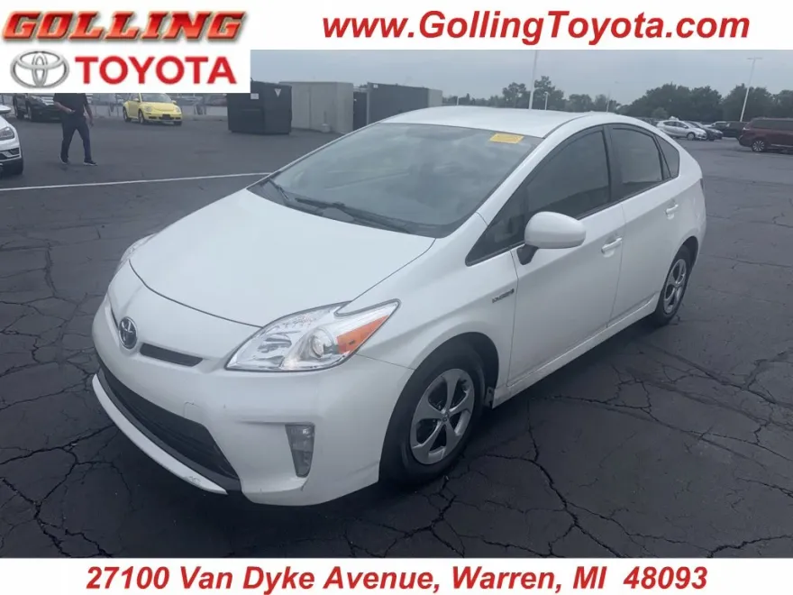 2015 Toyota Prius Four photo 1