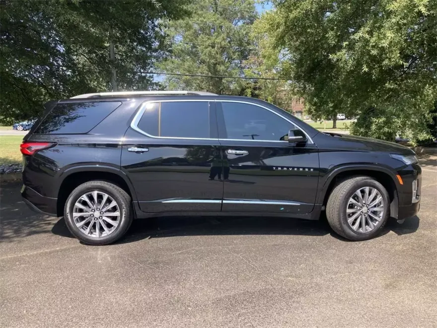2023 Chevrolet Traverse Premier photo 1