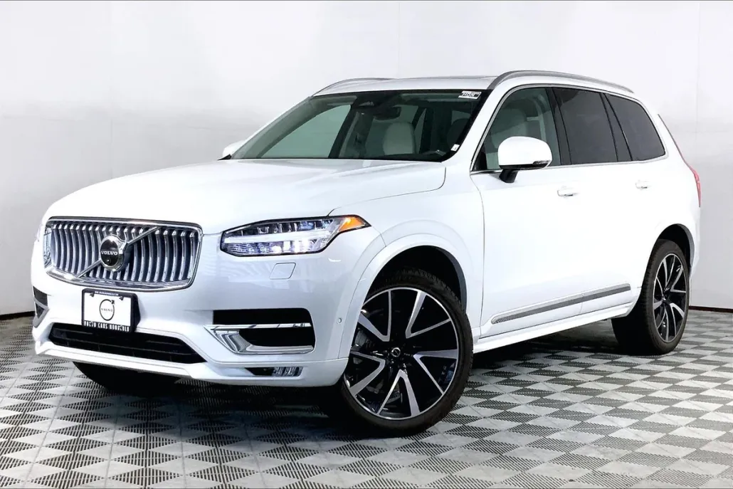 2023 Volvo XC90 AWD Plus photo 1