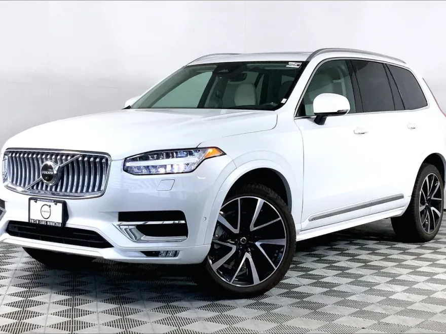 2023 Volvo XC90 AWD Plus photo 1