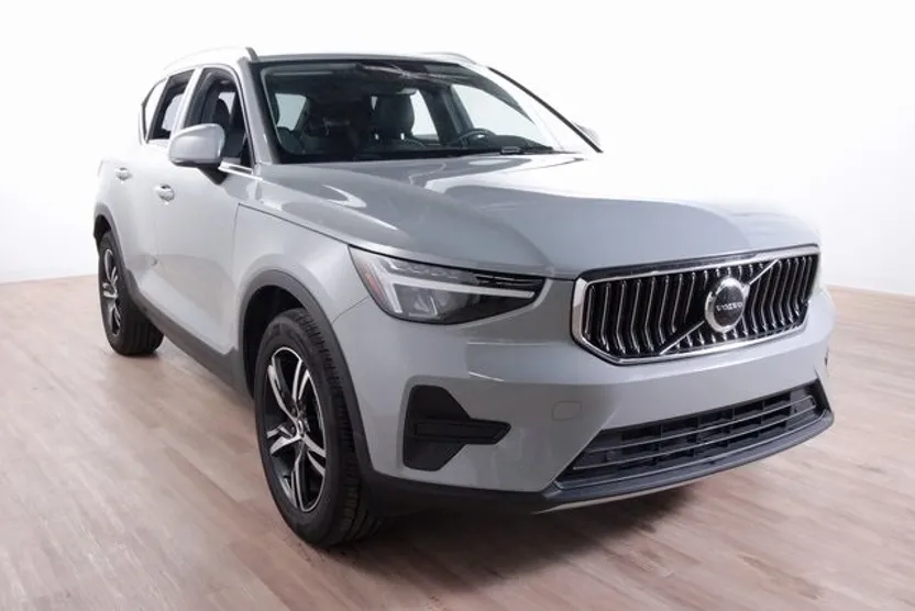 2025 Volvo XC40 Core photo 1