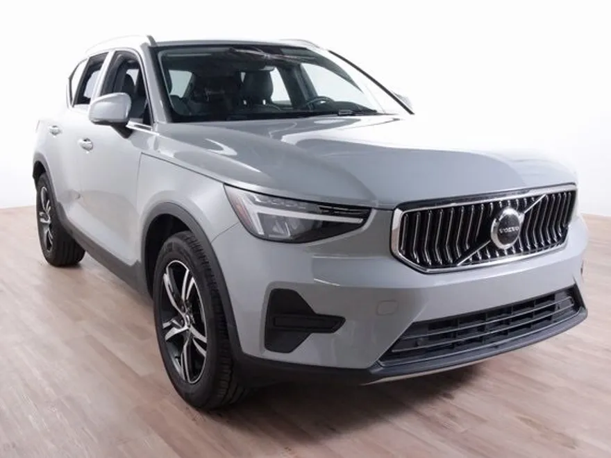 2025 Volvo XC40 Core photo 1