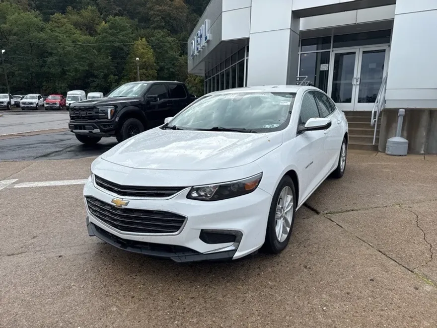 2018 Chevrolet Malibu 1LT photo 1