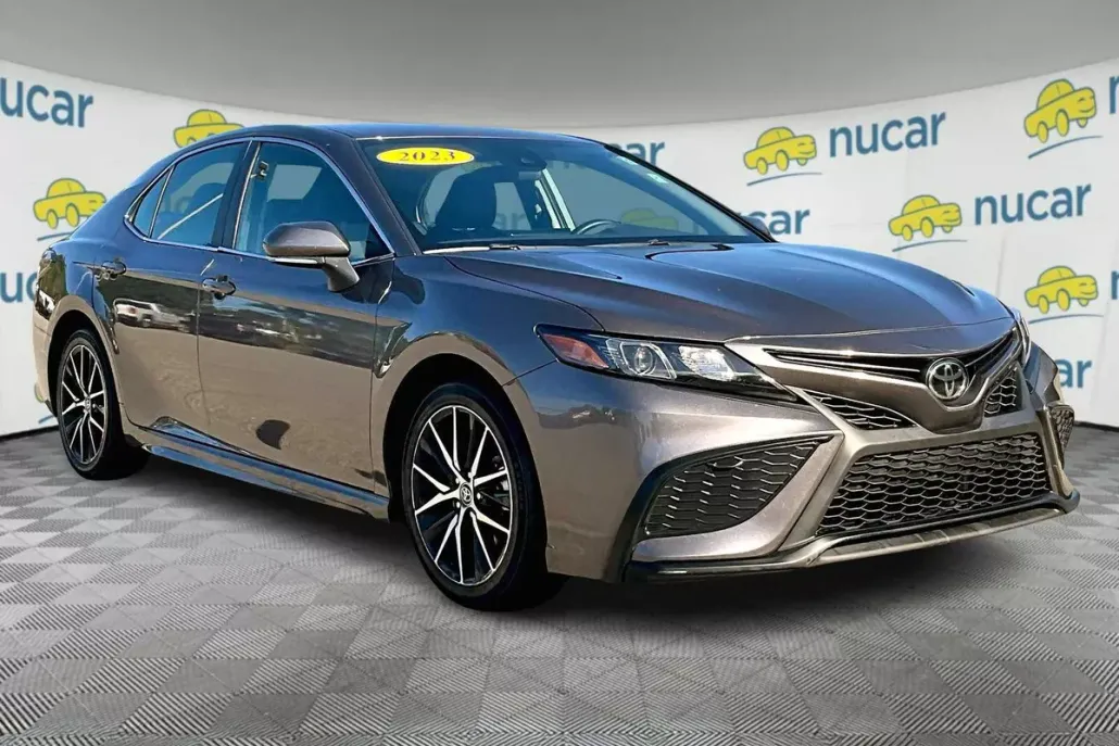 2023 Toyota Camry SE photo 1
