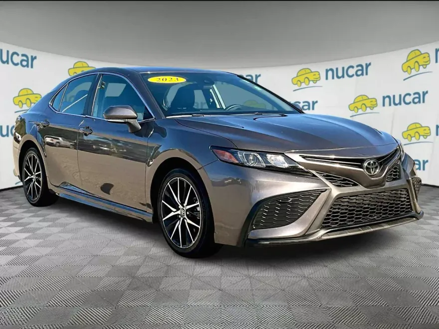 2023 Toyota Camry SE photo 1