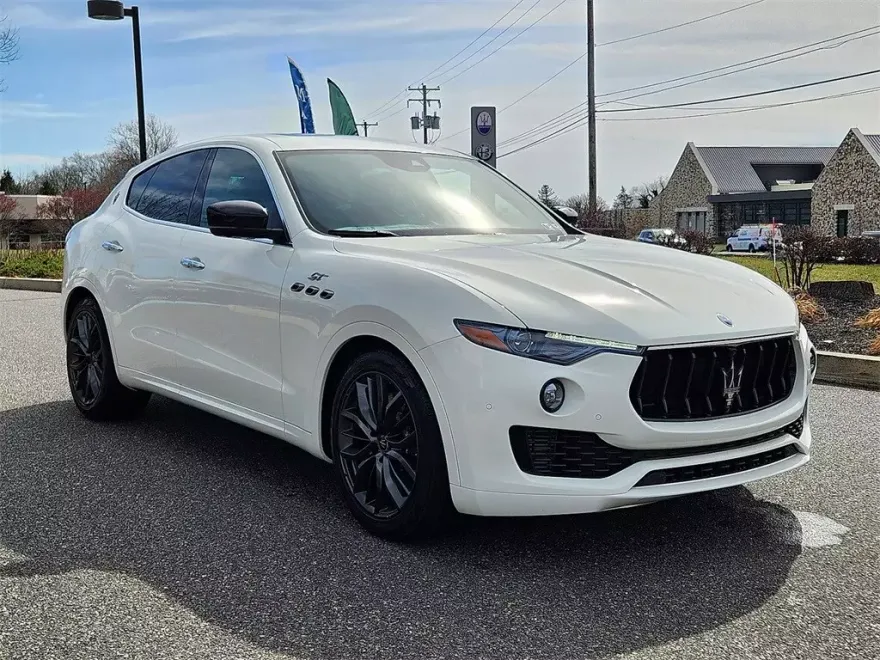 2024 Maserati Levante GT photo 1