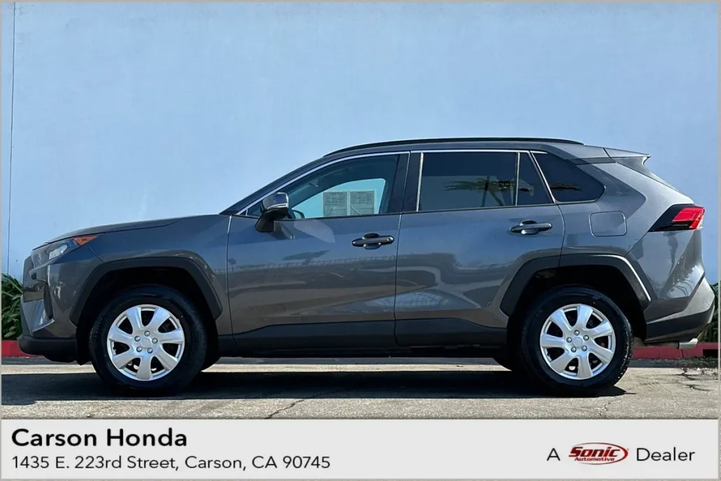 2021 Toyota RAV4 LE photo 1