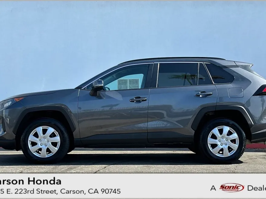 2021 Toyota RAV4 LE photo 1