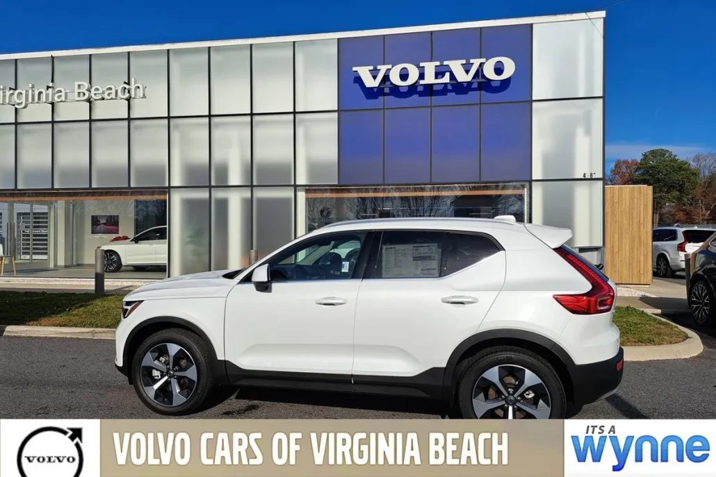 2025 Volvo XC40 Core photo 1