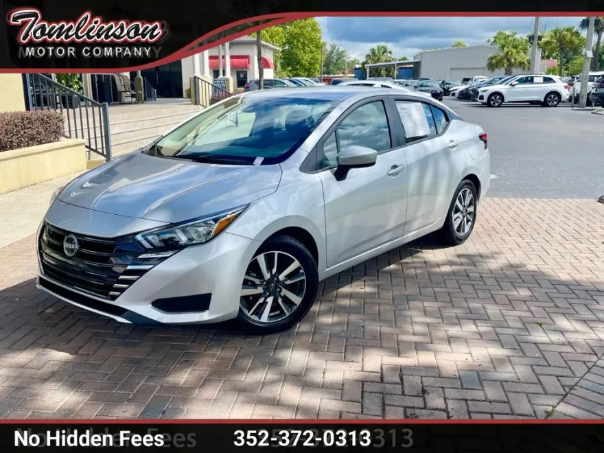 2023 Nissan Versa SV photo 1