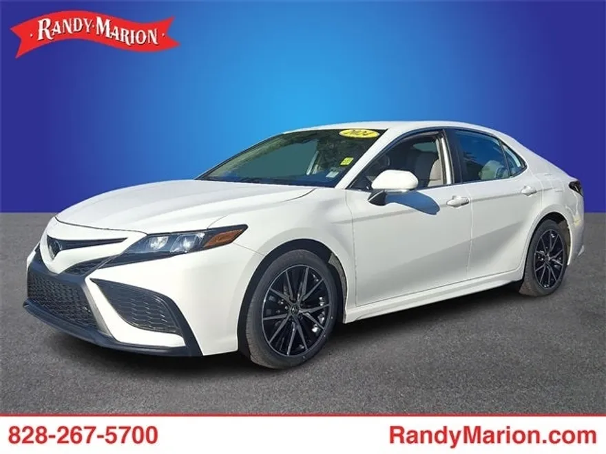 2024 Toyota Camry SE photo 1