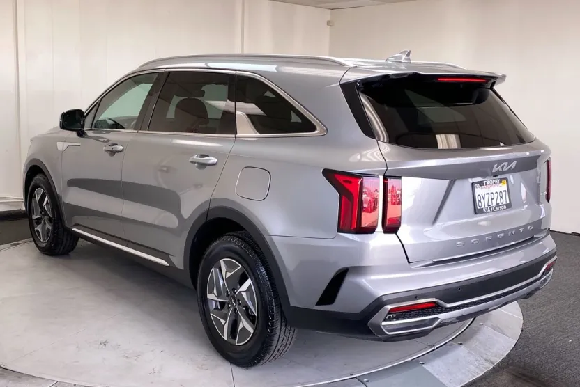 2022 Kia Sorento Hybrid S photo 1