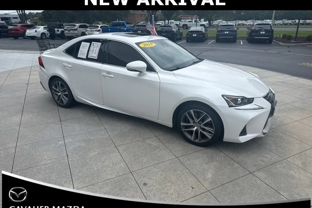 2019 Lexus IS 300 photo 1