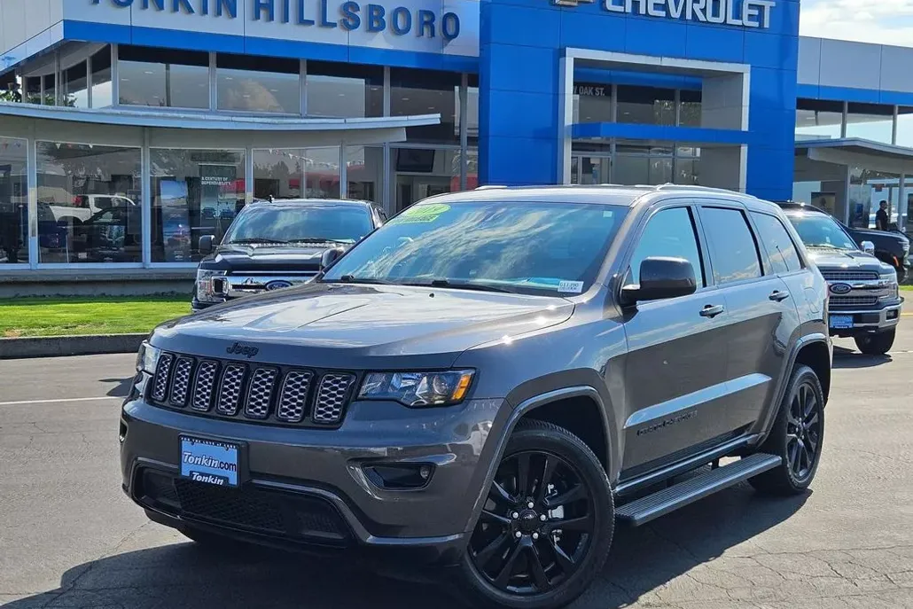 2019 Jeep Grand Cherokee Laredo Altitude photo 1