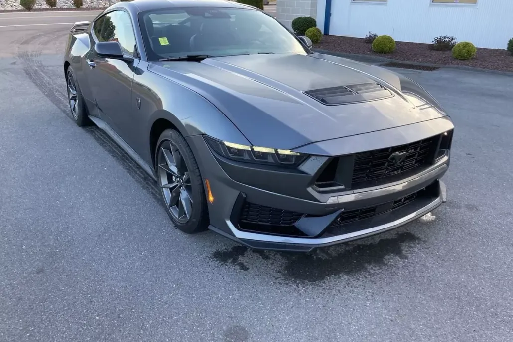 2024 Ford Mustang Dark Horse photo 1