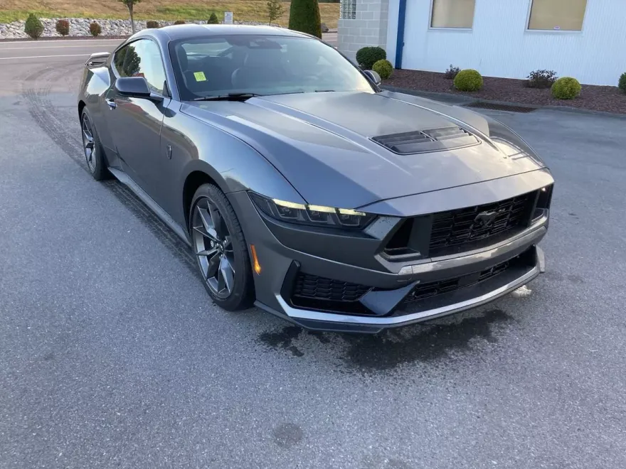 2024 Ford Mustang Dark Horse photo 1