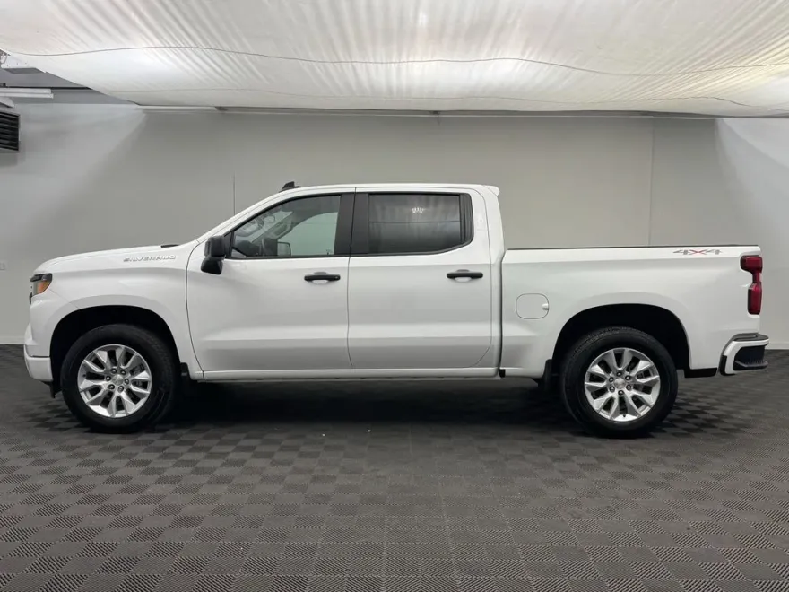 2024 Chevrolet Silverado 1500 Custom photo 1