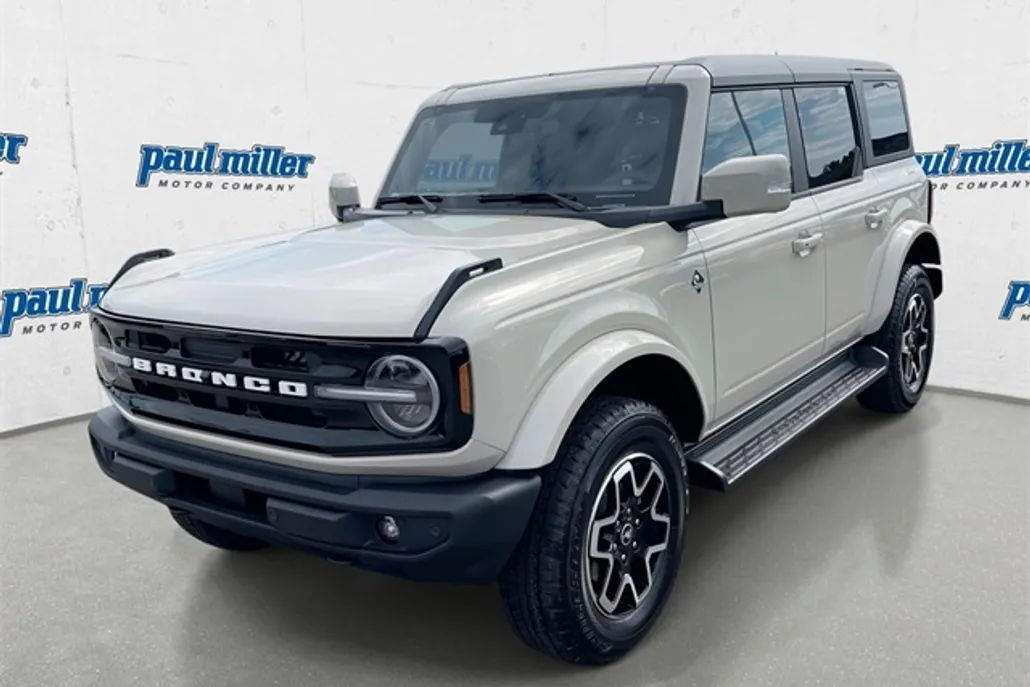 2025 Ford Bronco Outer Banks photo 1