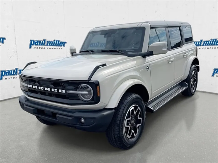 2025 Ford Bronco Outer Banks photo 1