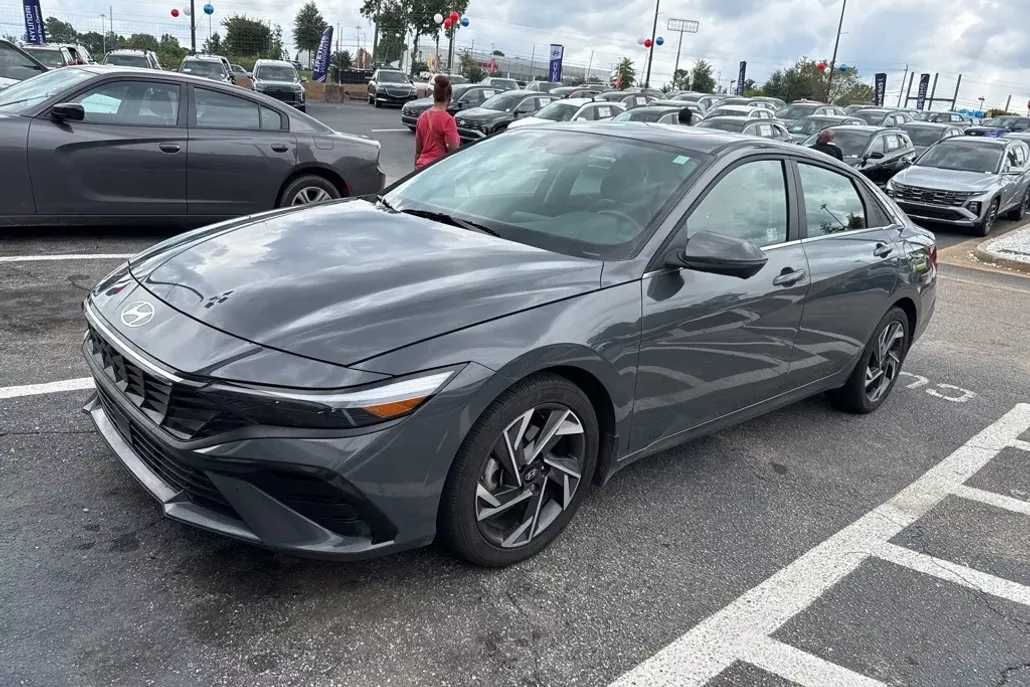 2024 Hyundai Elantra Limited photo 1