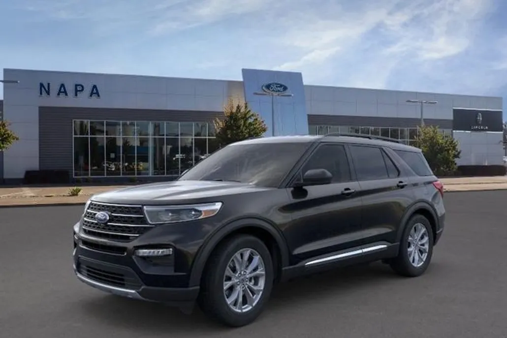 2024 Ford Explorer XLT photo 1