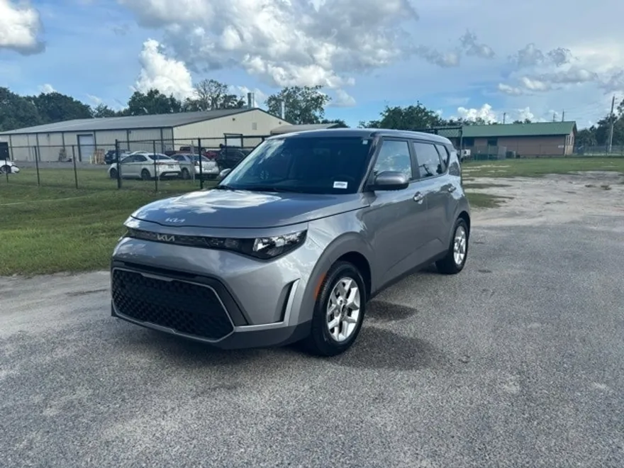 2023 Kia Soul LX photo 1