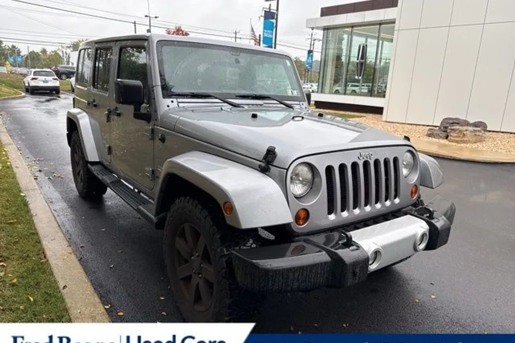 2013 Jeep Wrangler Unlimited Sahara photo 1