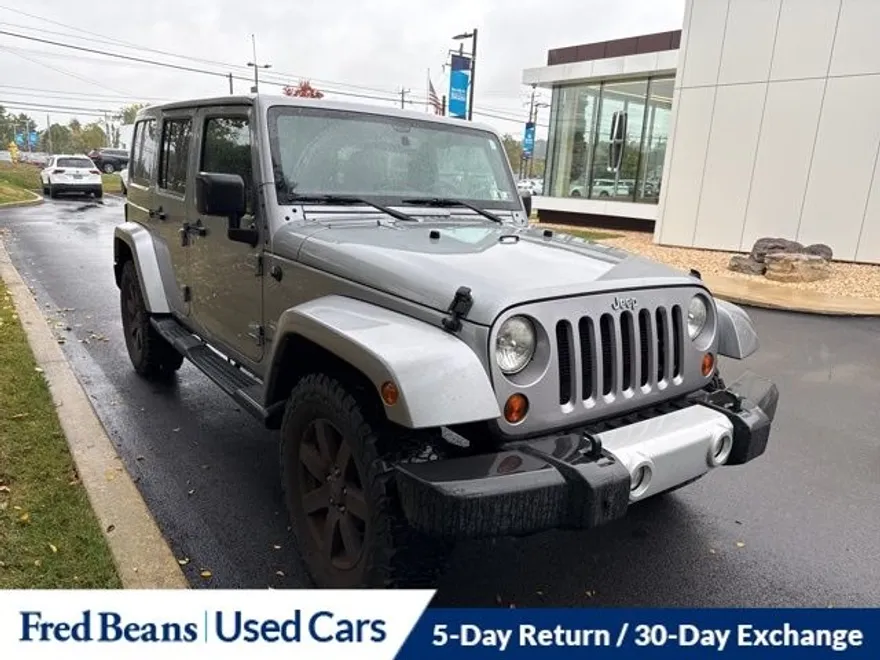 2013 Jeep Wrangler Unlimited Sahara photo 1